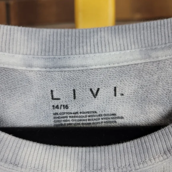 Livi Lane Bryant french terry sweatshirt gray white tie tye graphic tunic - Picture 2 of 6